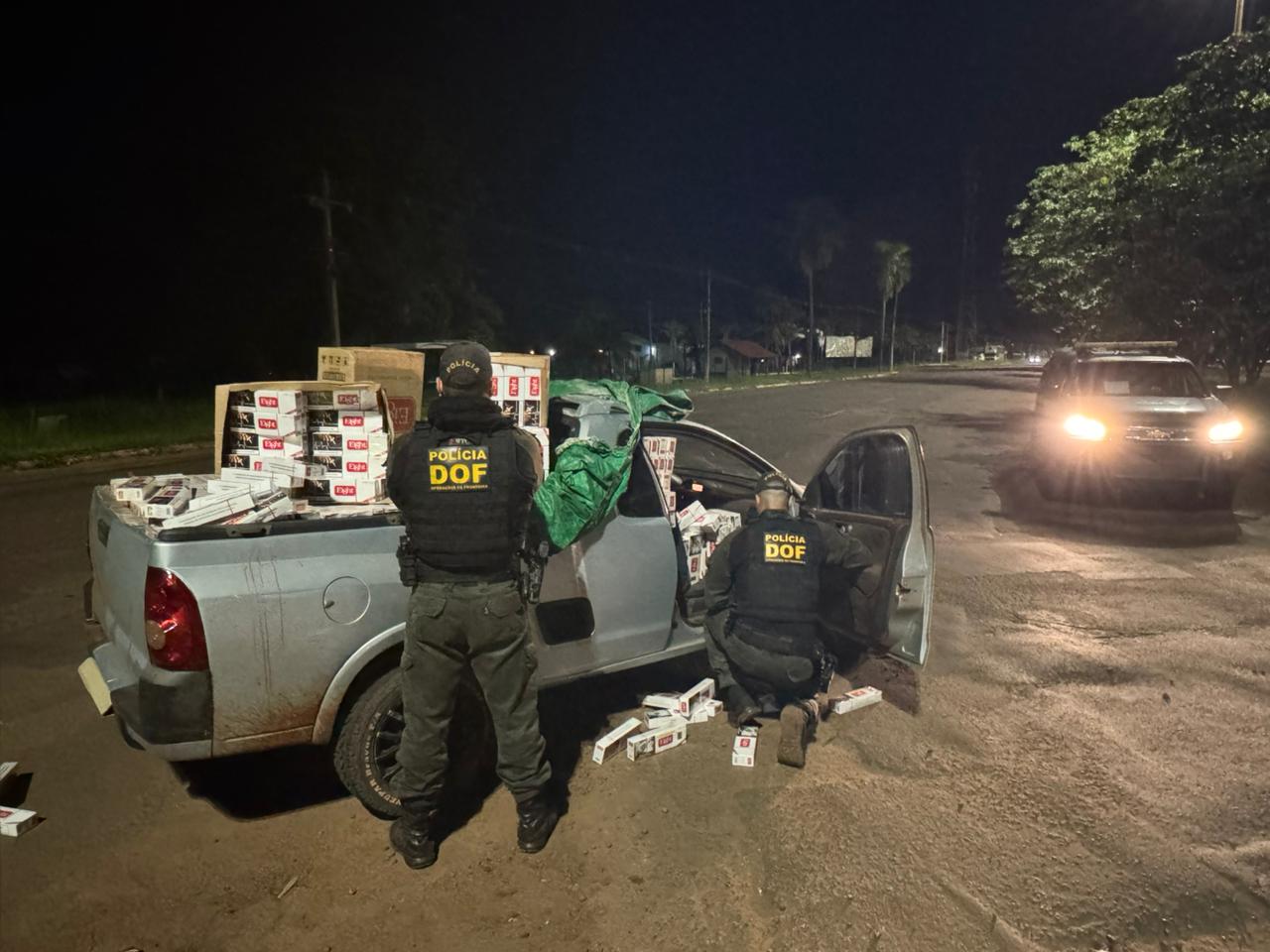 Cigarros contrabandeados apreendidos durante abordagem policial na madrugada desta segunda-feira (5), em Campo Grande - Foto: Divulgação/ DOF Cigarros contrabandeados apreendidos durante abordagem policial na madrugada desta segunda-feira (5), em Campo Grande - Foto: Divulgação/ DOF
