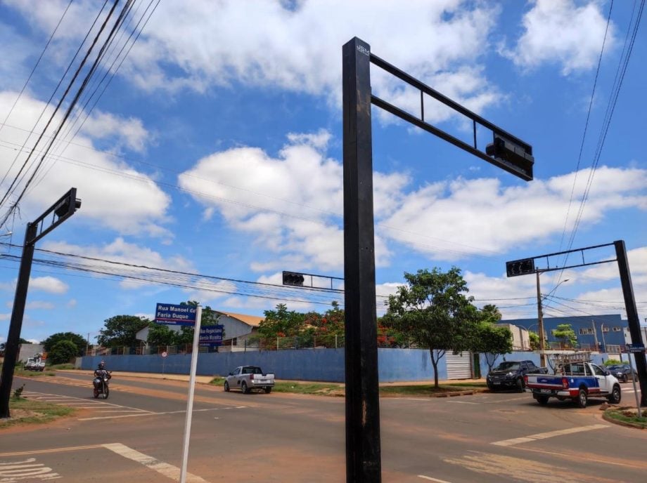 O novo semáforo já está devidamente instalado e a previsão para o funcionamento é nesta quinta-feira (8). Foto: Divulgação/Assessoria. O novo semáforo já está devidamente instalado e a previsão para o funcionamento é nesta quinta-feira (8). Foto: Divulgação/Assessoria.