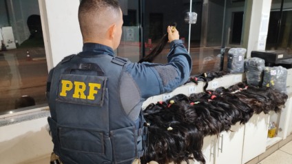 PRF apreende 59 kg de cabelos humanos na BR-262