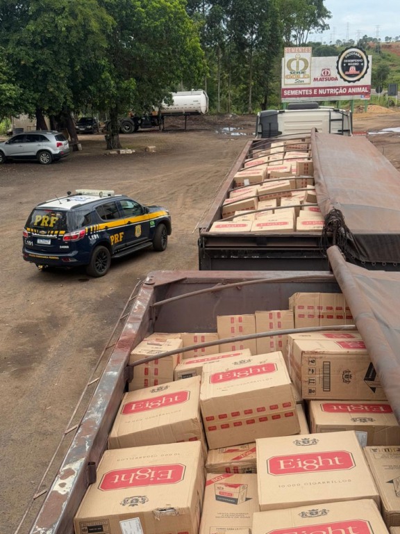 PRF apreende 600 mil maços de cigarros na BR-262