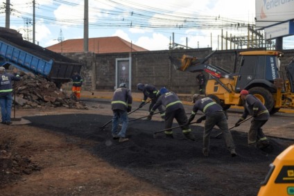PrefCG mobiliza frentes de trabalho após chuva intensa. - Foto: PREFCG/Divulgação. 