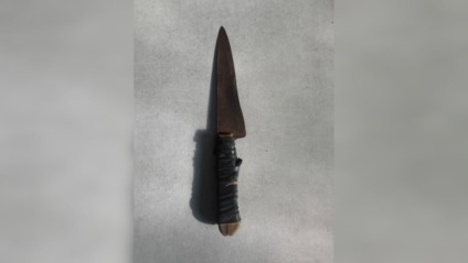 Faca utilizada pelo homem em surto (Foto: Polícia Civil)