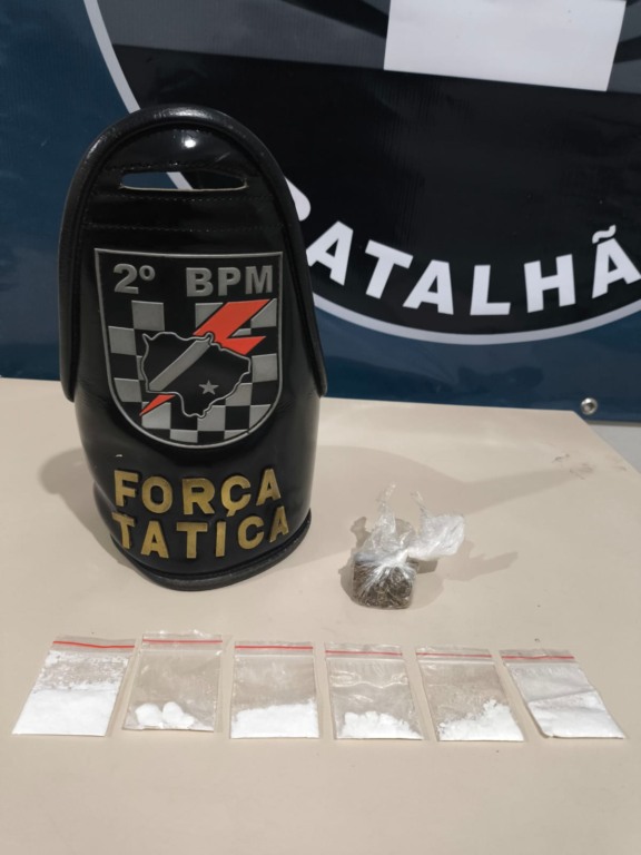 Força Tática prende jovem de 23 anos com porções de cocaína no Jardim Alvorada
