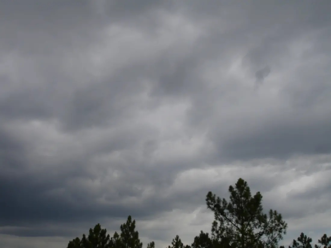 Nuvens carregadas avançam sobre Mato Grosso do Sul, que enfrenta calor intenso e alerta de tempestade nesta quarta-feira (28). - Foto: Divulgação. Nuvens carregadas avançam sobre Mato Grosso do Sul, que enfrenta calor intenso e alerta de tempestade nesta quarta-feira (28). - Foto: Divulgação.