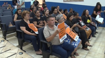 Terceirização da merenda gera protesto e debate na Câmara de Vereadores de Três Lagoas