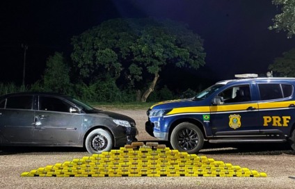 Motorista abandonou carro e fugiu a pé - Foto: Divulgação/PRF