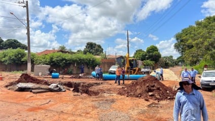 Serviços de engenharia na rede de água com recomposição de asfalto em Dourados