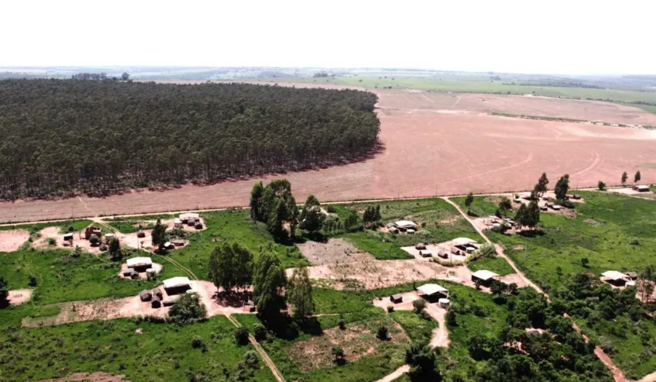 Atualmente, os atendimentos de saúde na comunidade indígena ocorrem ao ar livre ou em estruturas improvisadas Foto: Cimi Atualmente, os atendimentos de saúde na comunidade indígena ocorrem ao ar livre ou em estruturas improvisadas Foto: Cimi