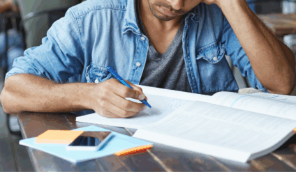 O dado faz parte de uma pesquisa e expõe um cenário de aperto financeiro de estudantes Foto: Freepik