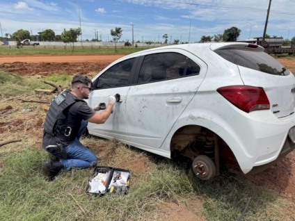 No local, foram realizadas coletas de impressões digitais no veículo, e as investigações prosseguem com a finalidade de identificar o(s) autor(es) do crime.(Foto: Ivinotícias)