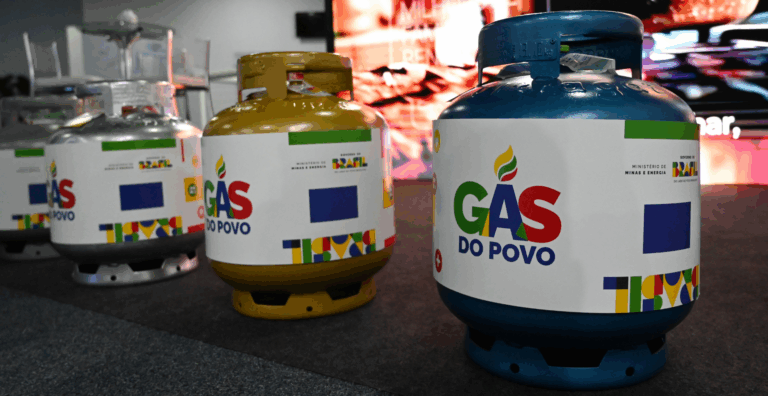 Beneficiários do Gás do Povo poderão recarregar botijão de 13 kg em revendas credenciadas. - Foto: Divulgação. 
