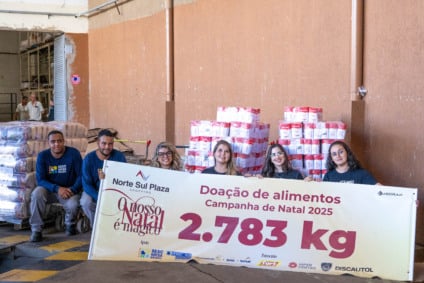 A cerimônia de entrega contou com a participação da equipe de marketing do Shopping Norte Sul Plaza e da equipe do Sesc Mesa Brasil. - Foto: Divulgação. 