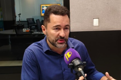 Eduardo Araújo nos estúdios da Massa FM – Foto: Ana Lorena Franco