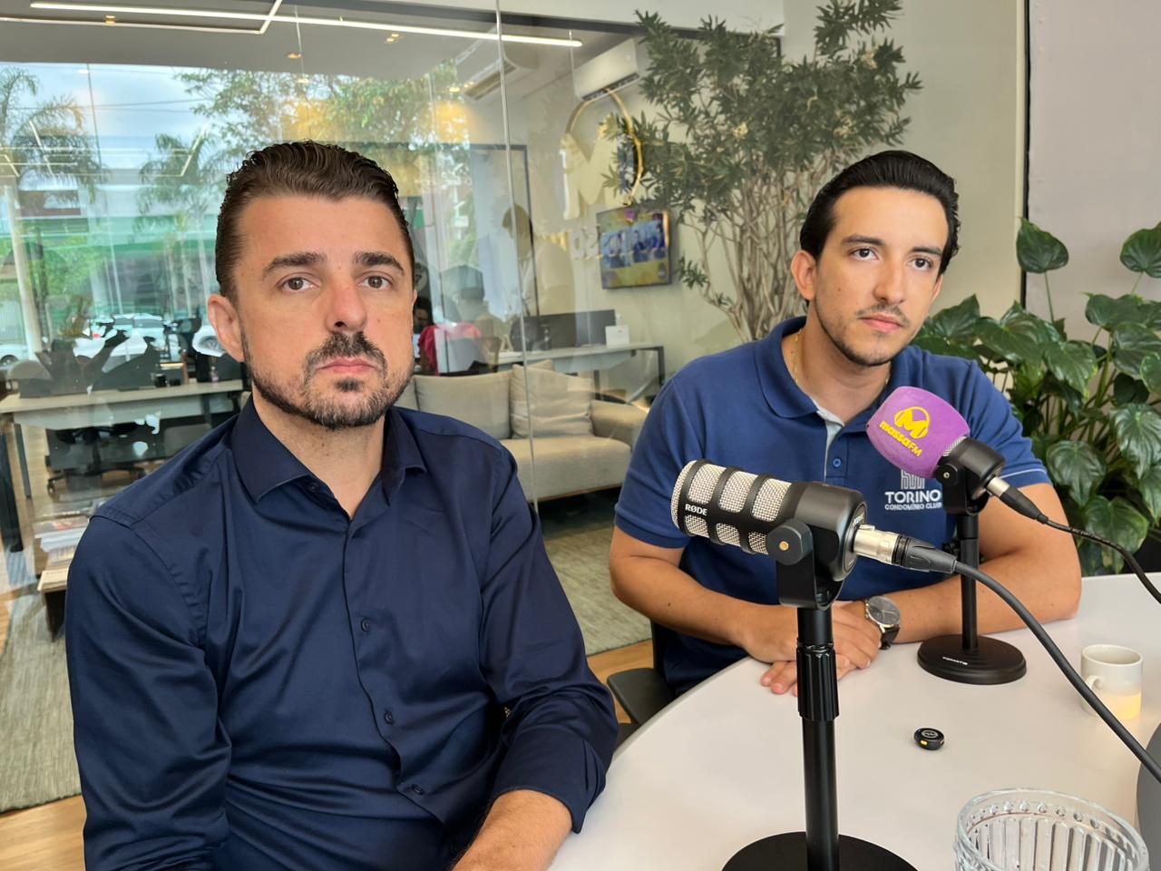 Em entrevista do quadro Vitrine de Negócios, os gerentes comerciais da Engepar, Wagner Demitri Junior e Otávio Cassimiro falaram sobre o pré-lançamento da terceira fase do Residencial Piemonte, em Dourados. (Foto: Raíssa Vitória) Em entrevista do quadro Vitrine de Negócios, os gerentes comerciais da Engepar, Wagner Demitri Junior e Otávio Cassimiro falaram sobre o pré-lançamento da terceira fase do Residencial Piemonte, em Dourados. (Foto: Raíssa Vitória)