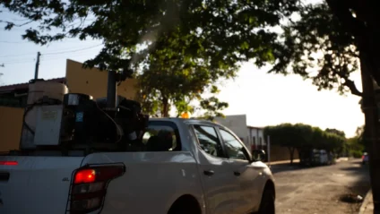 Recomendação é que moradores abram portas e janelas para melhorar ação do inseticida. - Foto: Divulgação