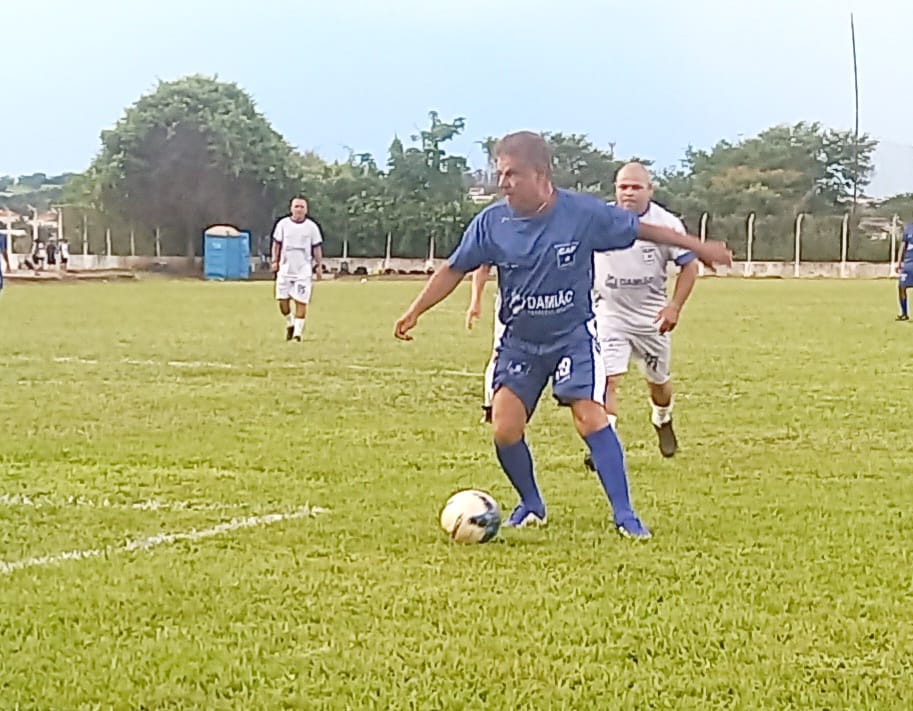 Nelsinho Trad marcou dois gols em Paranaíba. Ele prestigiou jogo de veteranos e ex craques do futebol brasileiro Nelsinho Trad marcou dois gols em Paranaíba. Ele prestigiou jogo de veteranos e ex craques do futebol brasileiro