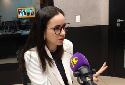 Agne Chiquin Bochi Brittes nos estúdios da Massa FM. Foto: Ana Lorena Franco/Massa FM