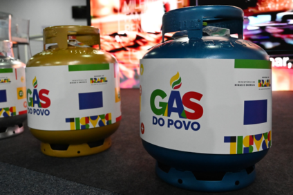 Programa Gás do Povo substitui auxílio em dinheiro por recarga gratuita do botijão de gás para famílias de baixa renda - Foto: Divulgação/Governo Federal
