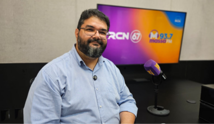 Raphael Chaia, no estúdio da Rádio Massa Campo Grande Foto: Karina Anunciato/ Portal RCN 67