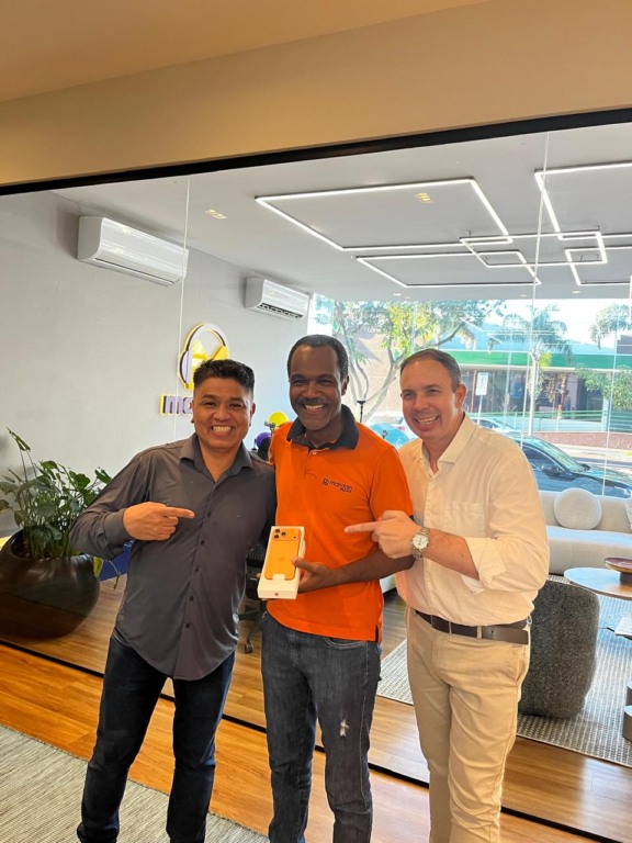 Conheça o ganhador da promoção do Iphone 17 Pro Max da Massa FM Dourados em parceria com Eduardo Mozun