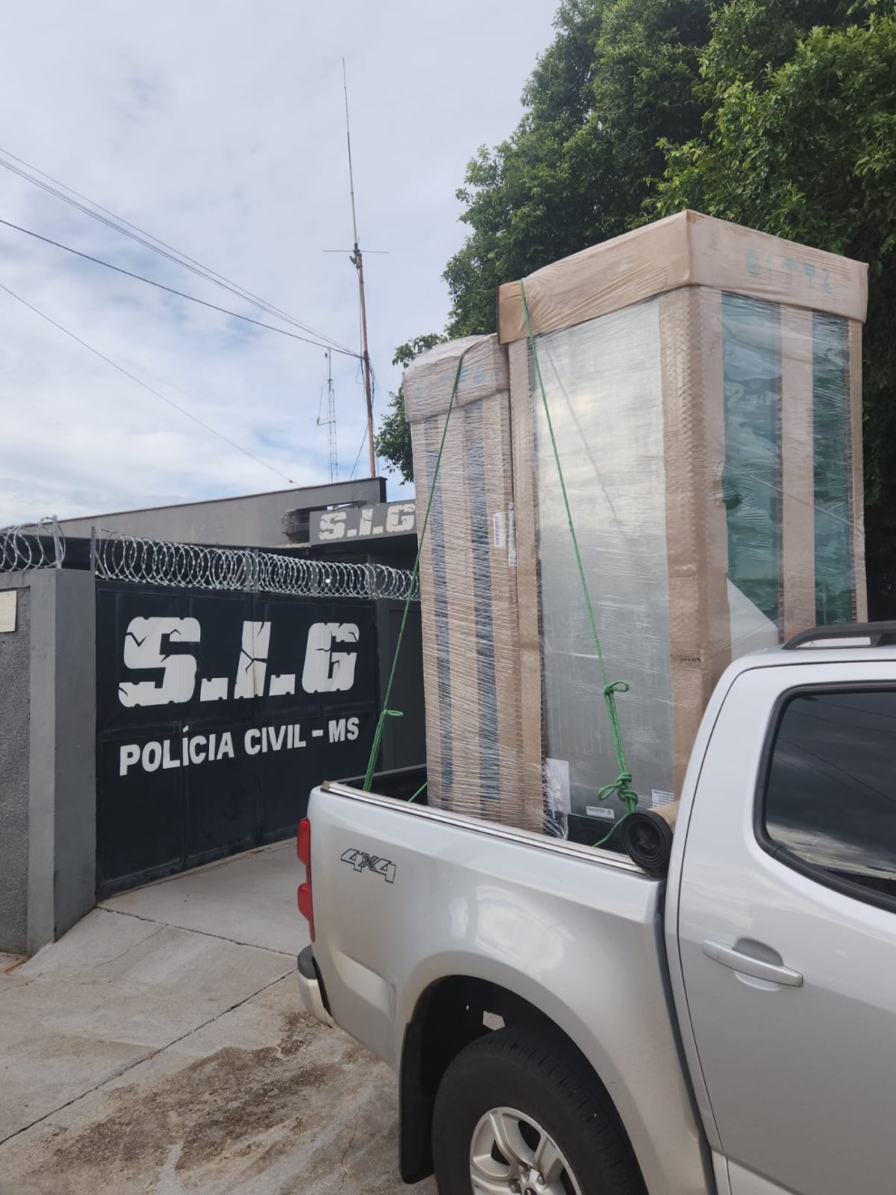 O suspeito foi levado à sede da SIG e autuado em flagrante por receptação. Após o arbitramento e pagamento de fiança, ele foi colocado em liberdade O suspeito foi levado à sede da SIG e autuado em flagrante por receptação. Após o arbitramento e pagamento de fiança, ele foi colocado em liberdade