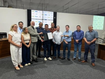 A assinatura autoriza o início das obras Policlínica Regional de Dourados.