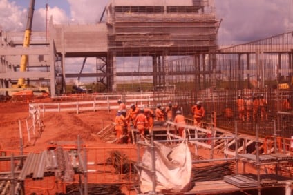 No local trabalham atualmente cerca de 9,2 mil pessoas, e a expectativa é que o número chegue a 14 mil no pico das obras. Foto RC