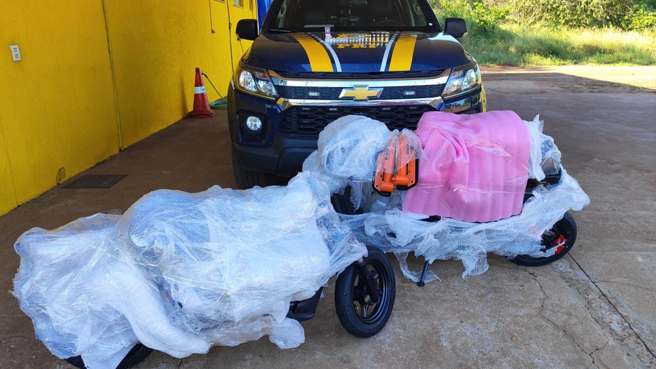 PRF prende dupla transportando mais de 20 ampolas de remédios emagrecedores