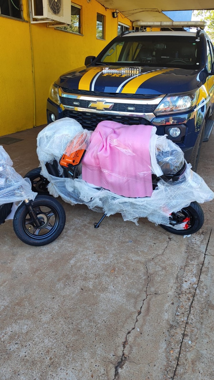 PRF prende dupla transportando mais de 20 ampolas de remédios emagrecedores