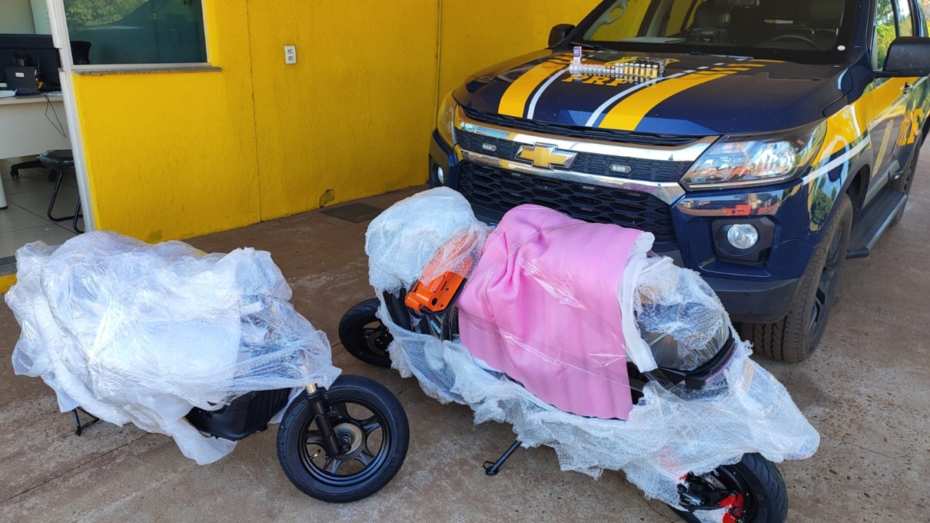 PRF prende dupla transportando mais de 20 ampolas de remédios emagrecedores