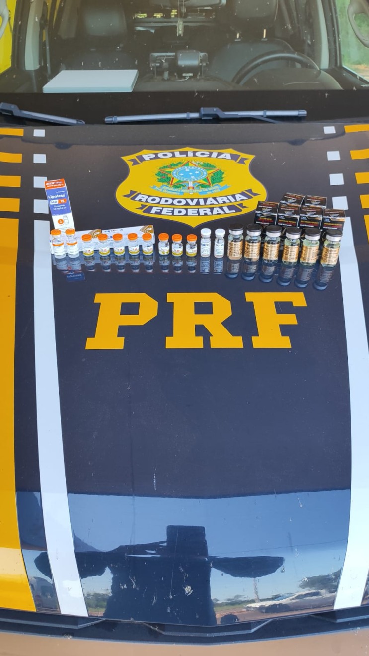 PRF prende dupla transportando mais de 20 ampolas de remédios emagrecedores