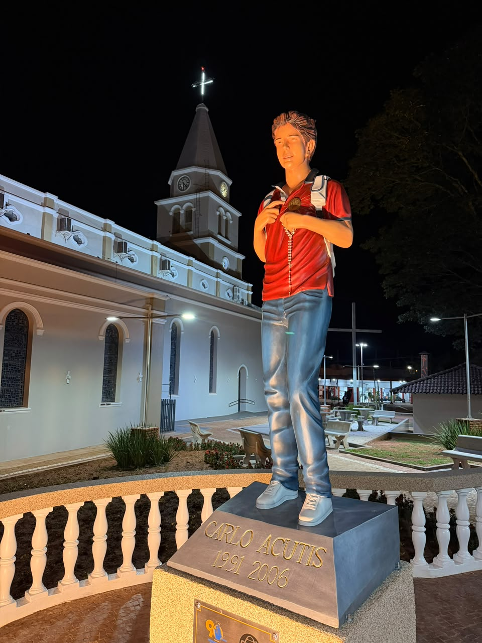 Estátua de dois metros de Carlo Acutis atrai fiéis e chama atenção de motoristas em SP - Imagem 3