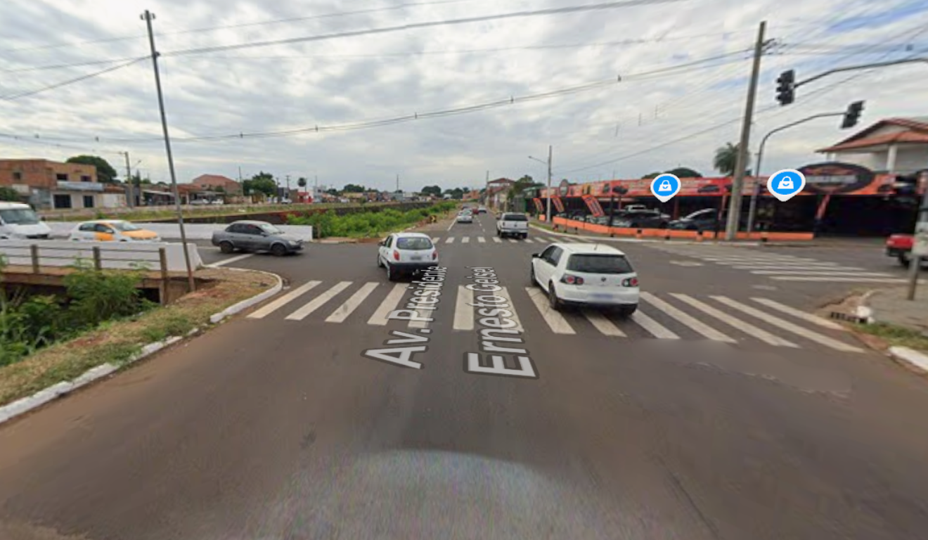 Motorista foge após colisão com moto, sofre segundo acidente e acaba preso em Campo Grande