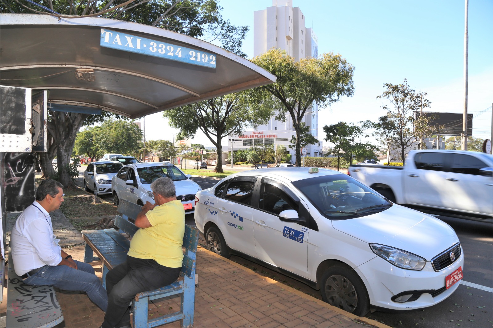 Prefeitura de Campo Grande regulamenta táxi executivo, caminhonetes na frota e acesso a corredores de ônibus