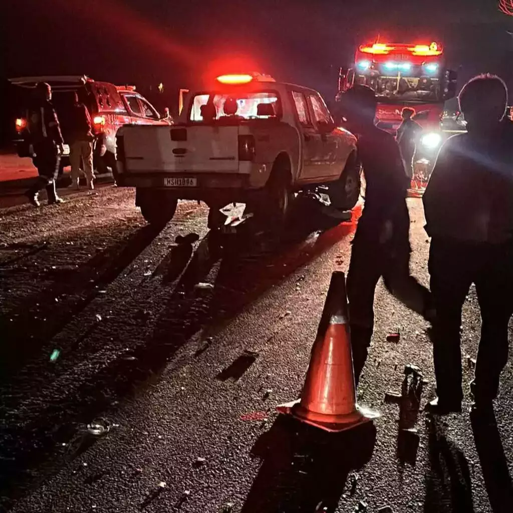 Motociclista de 58 anos morre após colisão com carreta e caminhonete na BR-060