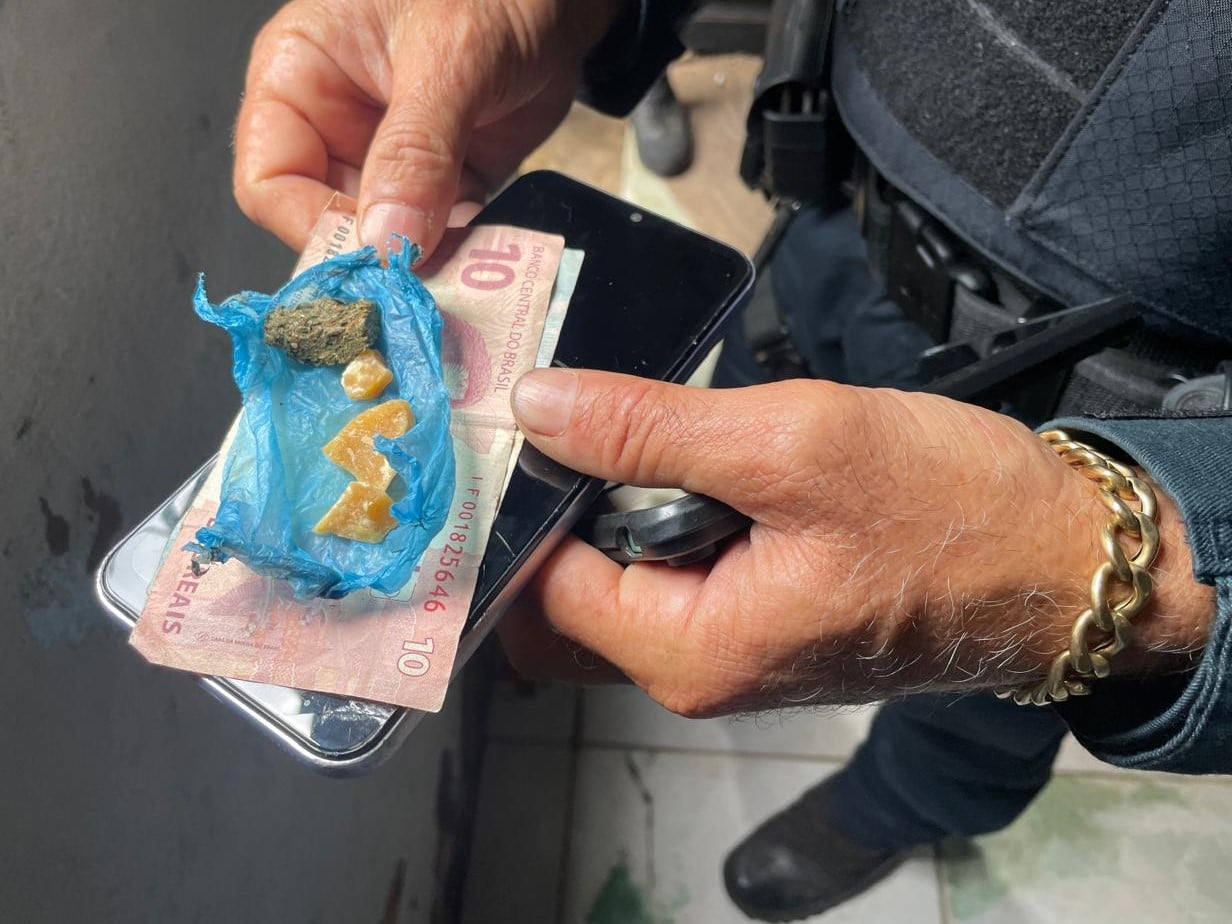 Jovem preso e adolescente apreendido por tráfico de drogas e receptação em Três Lagoas