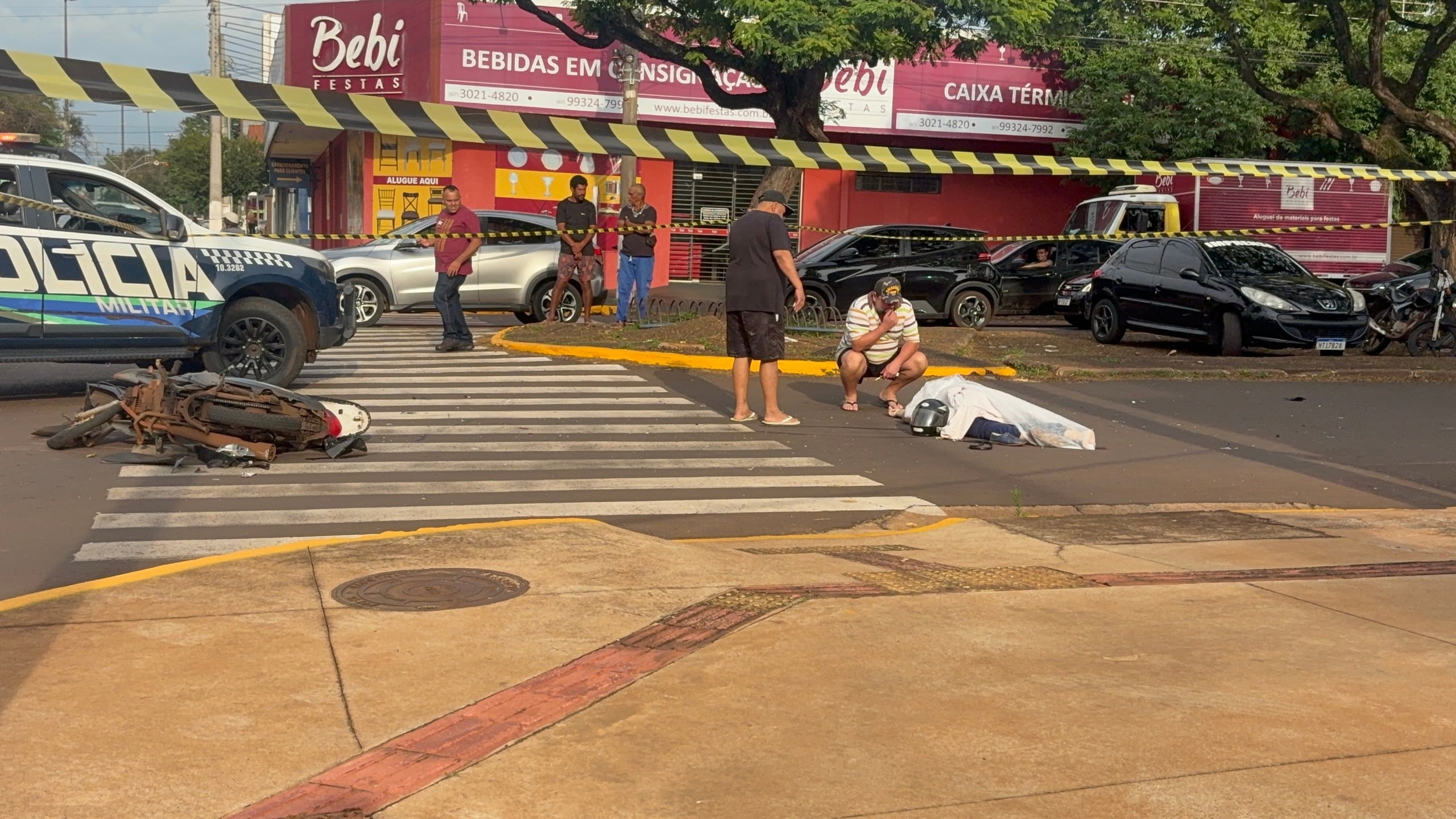 Técnica de enfermagem morre em colisão entre carro e moto na região central de Dourados