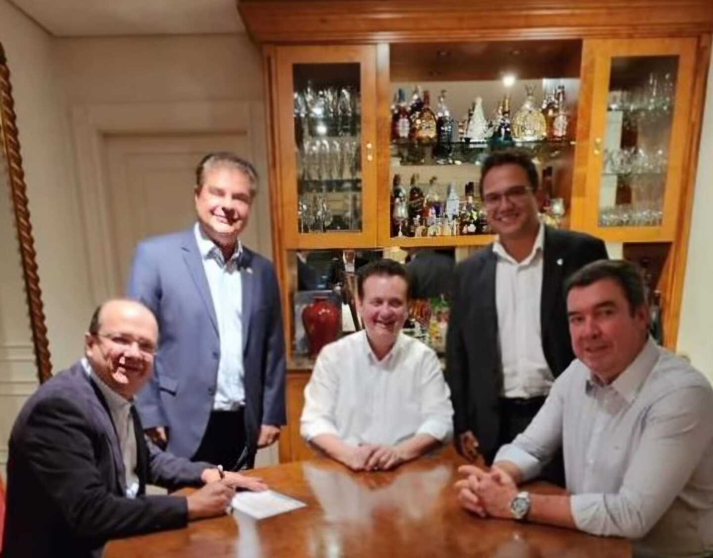 Barbosinha ao lado de Kassab, acompanhado por Nelsinho Trad, Pedrossian Neto e Riedel